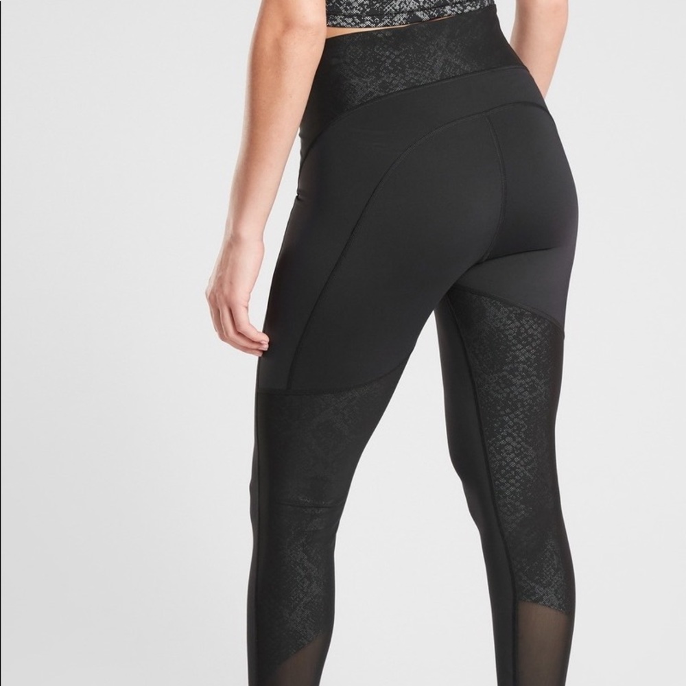 NWOT Athleta Stay Fly Reflective 7/8 Tight